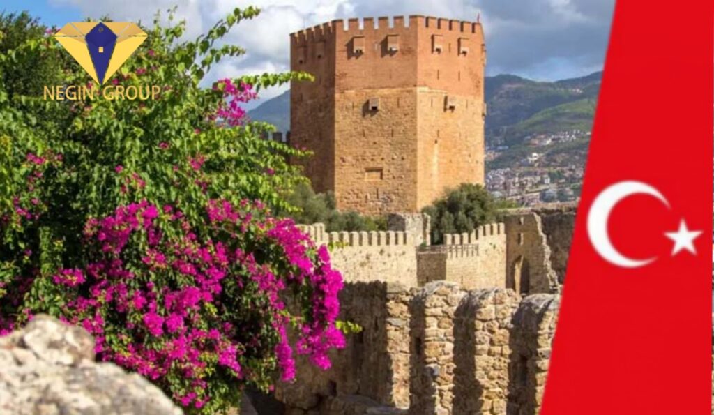 Antalya eller Alanya? Hemligheten bakom de fascinerande skillnaderna mellan dessa två turkiska kuststäder.
