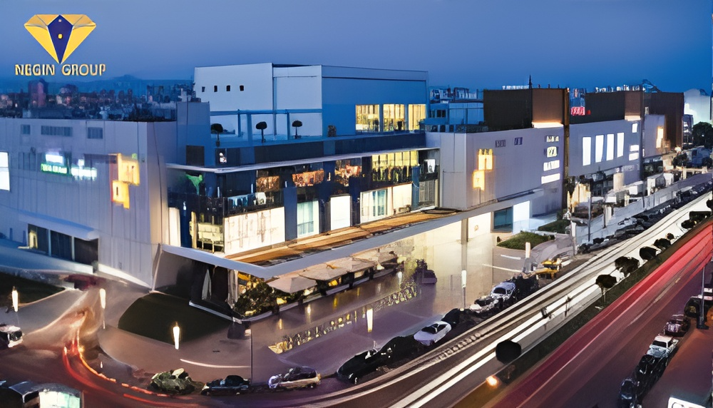 مغازه‌ها و خیابان‌های اصلی آلانیا